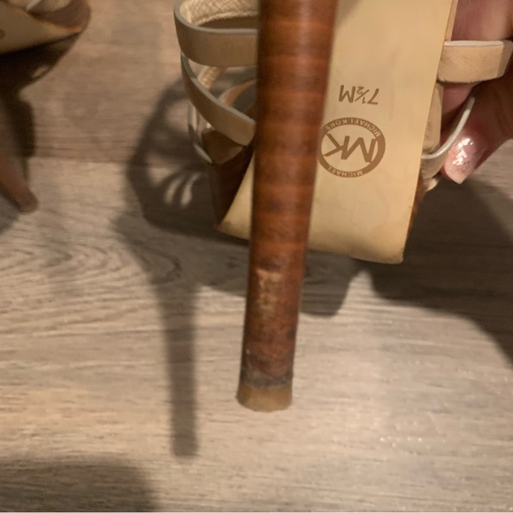 Michael Kors Neutral Leather Elegant Tan Strappy Heels Size 7.5 Platform - Picture 6 of 9